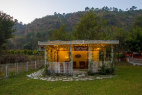 Alaya Stays Kainaat Pebble Pet friendly with Riverside Gazebo